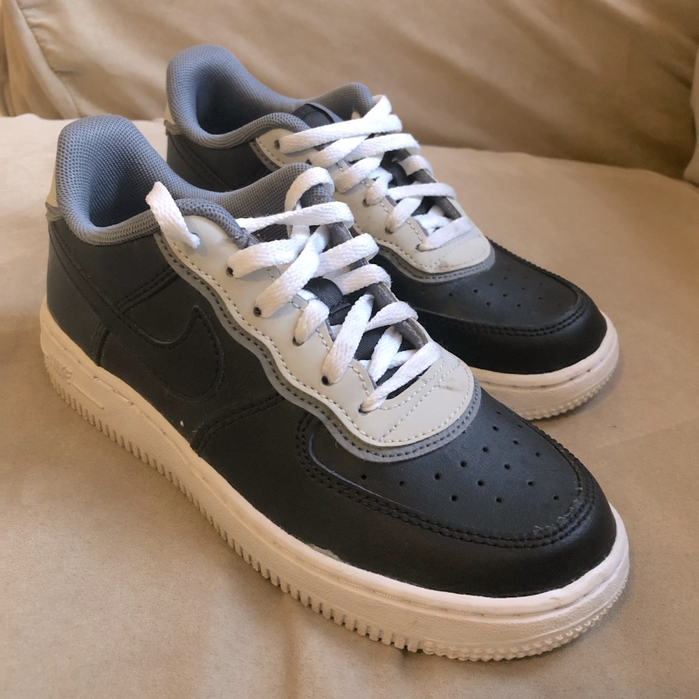 Kids Nike Sneakers Size 2Y Black Grey